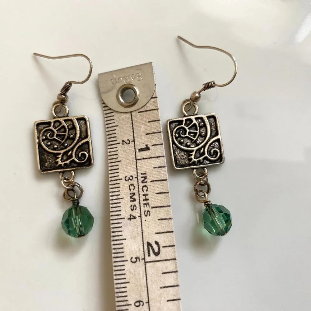 NWOT Beach inspired nautilus silver earrings with green swarovski crystal drop.
